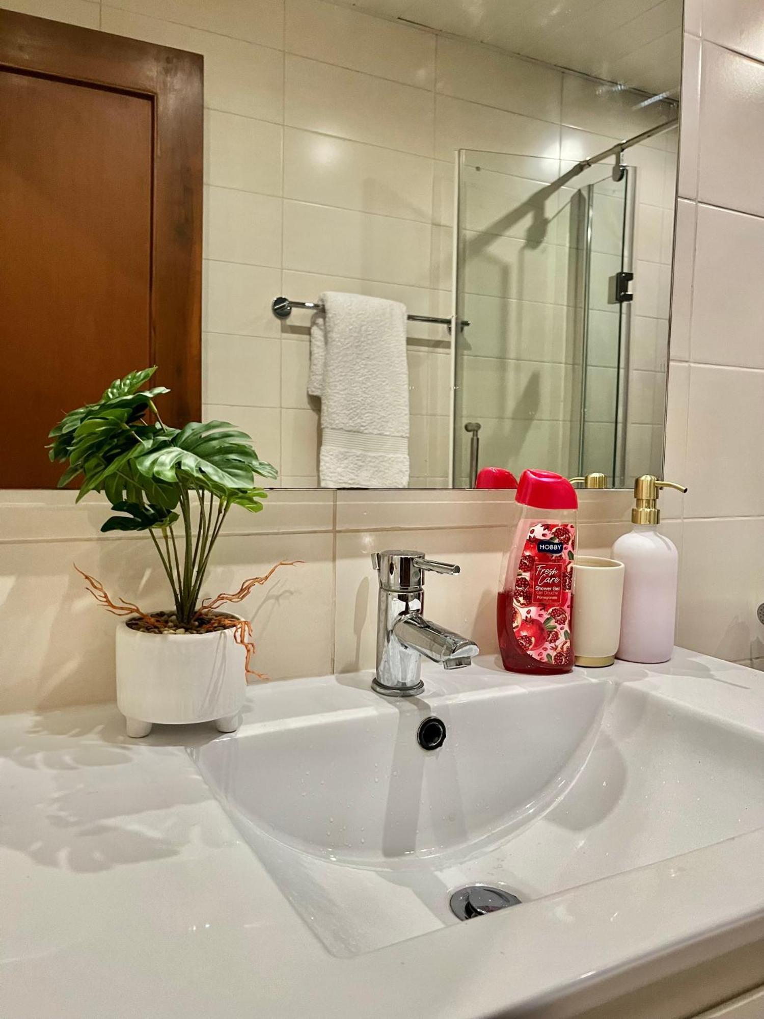 Coastalhome 75Inch Tv 5Min Drive To The City & Beach 다르에스살람 외부 사진